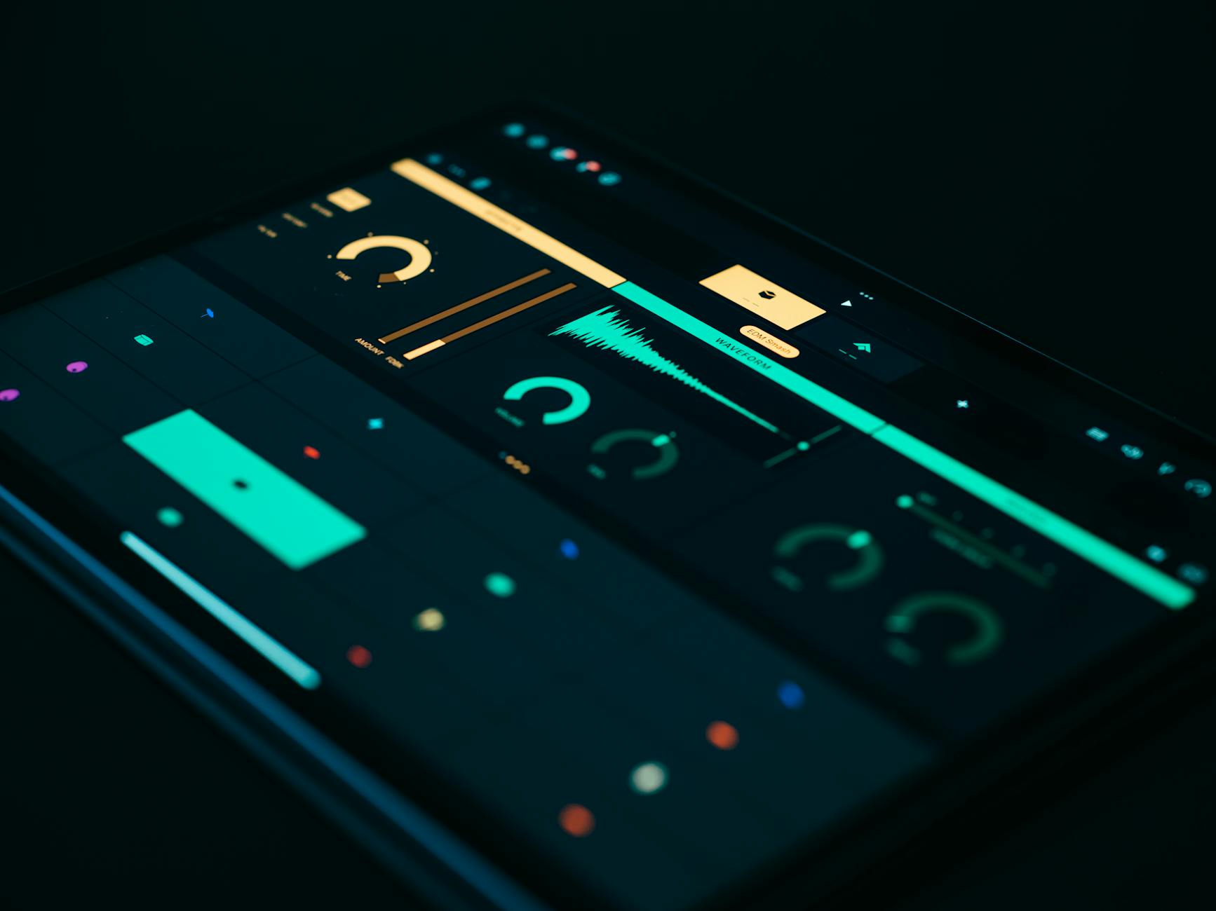 wps macOS 版本功能界面展示，包含多文档处理与深色模式效果